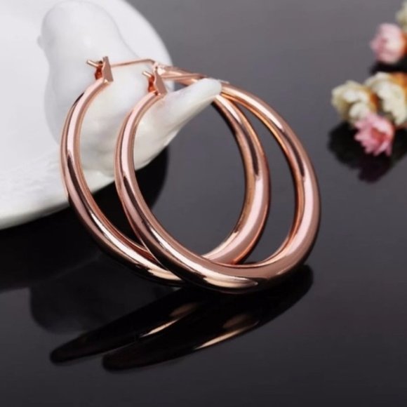 18K Rose Gold 1.5'' hoop Round Earrings New - Picture 3 of 5